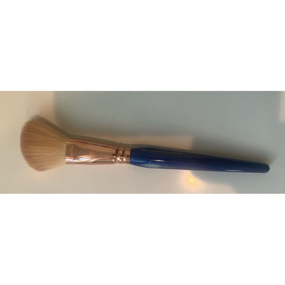 Bdellium Tools in 962 Slanted Blusher